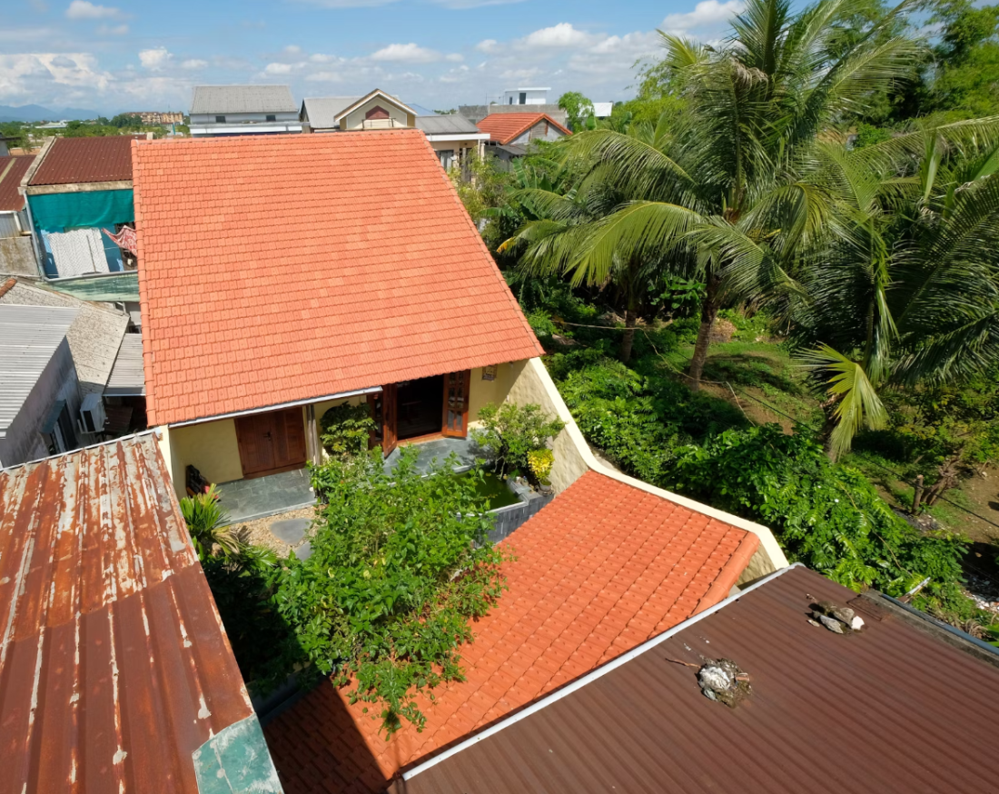 Nhà ống Huế chống lụt như pháo đài kiên cố từ vật liệu tái chế, tiết kiệm chi phí- Ảnh 2. Nhà ống Huế chống lụt như pháo đài kiên cố từ vật liệu tái chế, tiết kiệm chi phí- Ảnh 2.