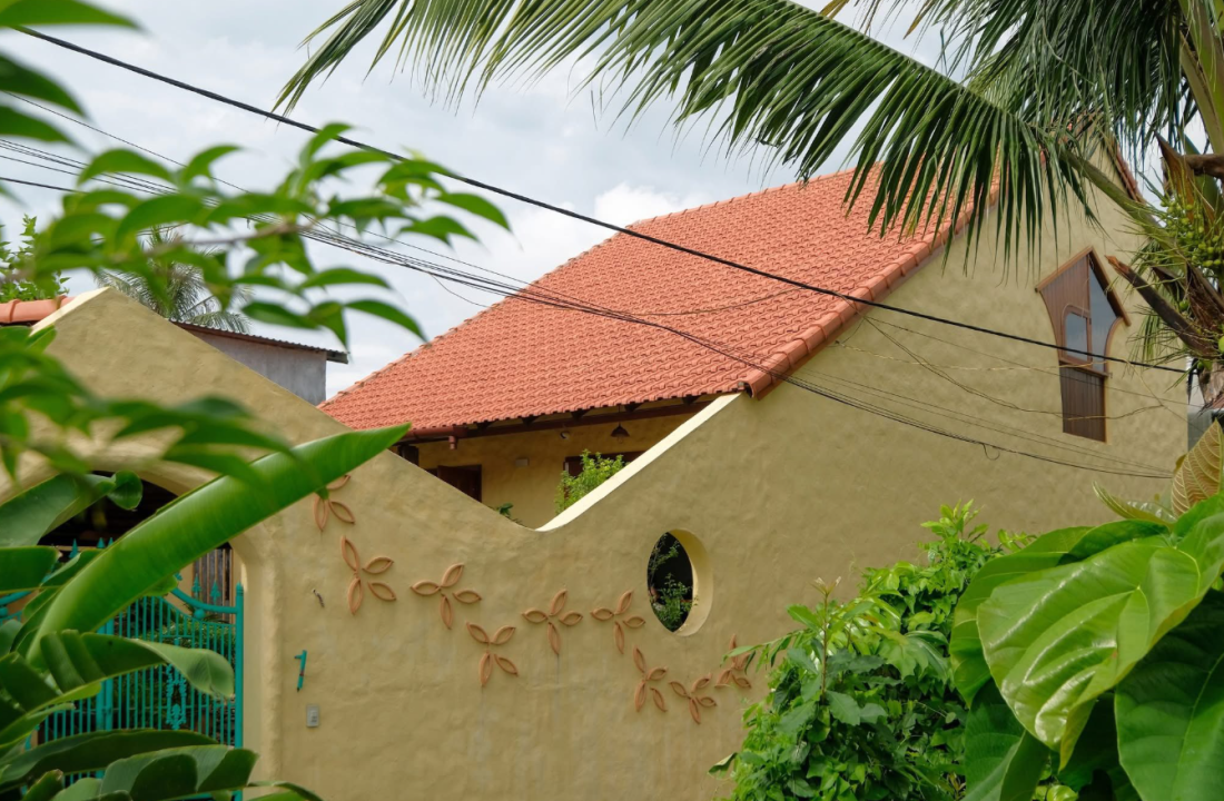 Nhà ống Huế chống lụt như pháo đài kiên cố từ vật liệu tái chế, tiết kiệm chi phí- Ảnh 3. Nhà ống Huế chống lụt như pháo đài kiên cố từ vật liệu tái chế, tiết kiệm chi phí- Ảnh 3.