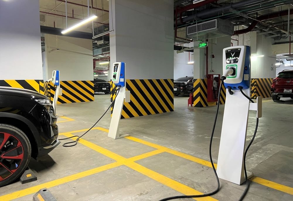 TP.HCM kiến nghị bổ sung quy định về trạm sạc xe điện ở chung cư- Ảnh 1.