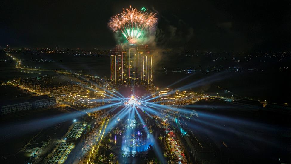 Ecopark Countdown 2026: Cư d&acirc;n khắp 3 miền m&atilde;n nh&atilde;n với &acirc;m thanh, &aacute;nh s&aacute;ng, ph&aacute;o hoa giữa thi&ecirc;n nhi&ecirc;n- Ảnh 7.