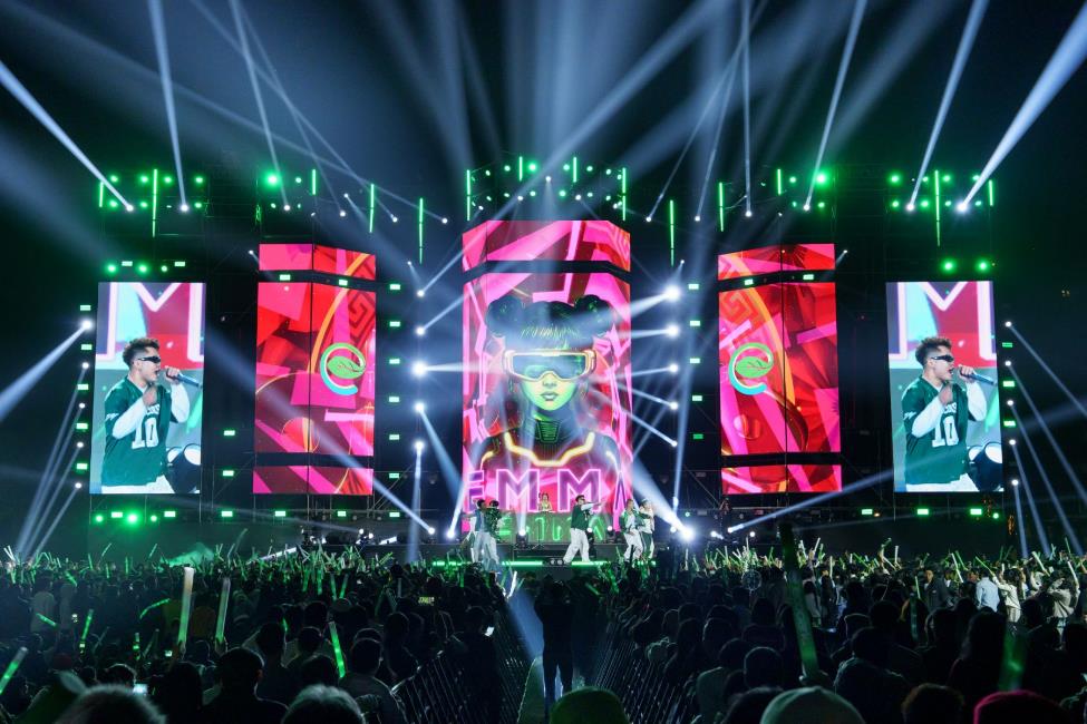 Ecopark Countdown 2026: Cư d&acirc;n khắp 3 miền m&atilde;n nh&atilde;n với &acirc;m thanh, &aacute;nh s&aacute;ng, ph&aacute;o hoa giữa thi&ecirc;n nhi&ecirc;n- Ảnh 2.