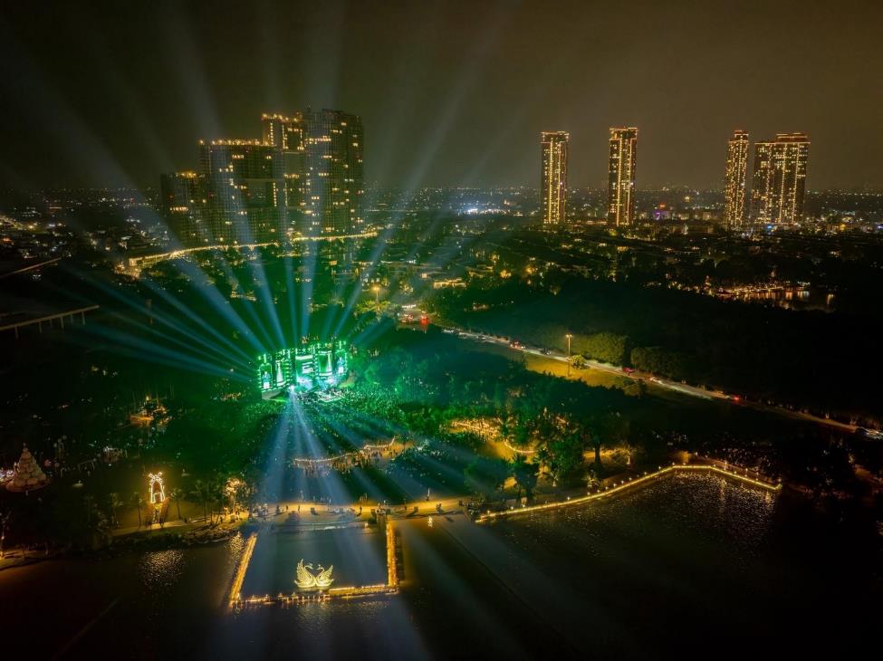 Ecopark Countdown 2026: Cư d&acirc;n khắp 3 miền m&atilde;n nh&atilde;n với &acirc;m thanh, &aacute;nh s&aacute;ng, ph&aacute;o hoa giữa thi&ecirc;n nhi&ecirc;n- Ảnh 3.