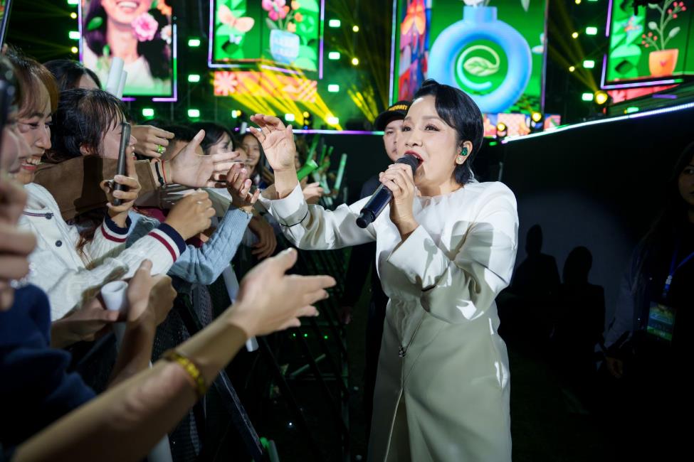 Ecopark Countdown 2026: Cư d&acirc;n khắp 3 miền m&atilde;n nh&atilde;n với &acirc;m thanh, &aacute;nh s&aacute;ng, ph&aacute;o hoa giữa thi&ecirc;n nhi&ecirc;n- Ảnh 4.