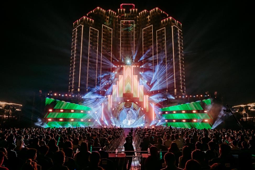 Ecopark Countdown 2026: Cư d&acirc;n khắp 3 miền m&atilde;n nh&atilde;n với &acirc;m thanh, &aacute;nh s&aacute;ng, ph&aacute;o hoa giữa thi&ecirc;n nhi&ecirc;n- Ảnh 5.