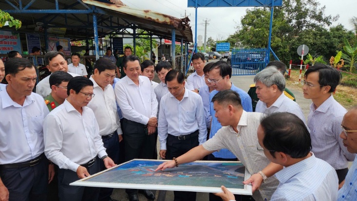 L&atilde;nh đạo tỉnh Vĩnh Long khảo s&aacute;t, gỡ kh&oacute; cho c&aacute;c dự &aacute;n trọng điểm ven biển- Ảnh 1.
