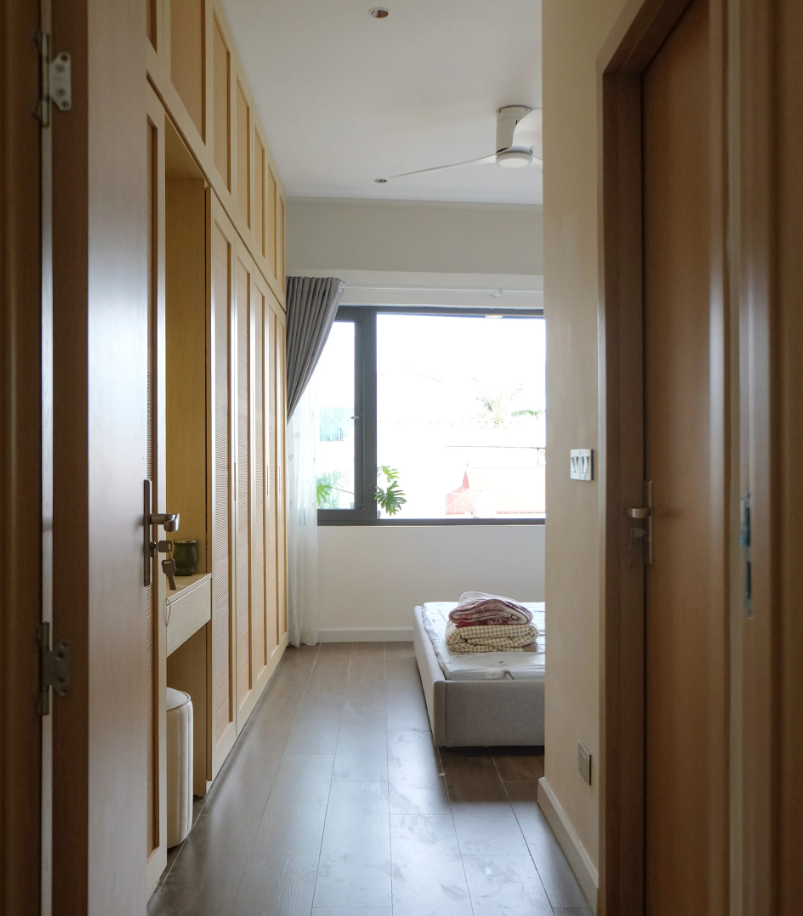 Sức mạnh của giếng trời và kiến trúc lệch tầng trong ngôi nhà 63m2 cho gia đình 3 thế hệ tại Hà Nội- Ảnh 10. Sức mạnh của giếng trời và kiến trúc lệch tầng trong ngôi nhà 63m2 cho gia đình 3 thế hệ tại Hà Nội- Ảnh 10.