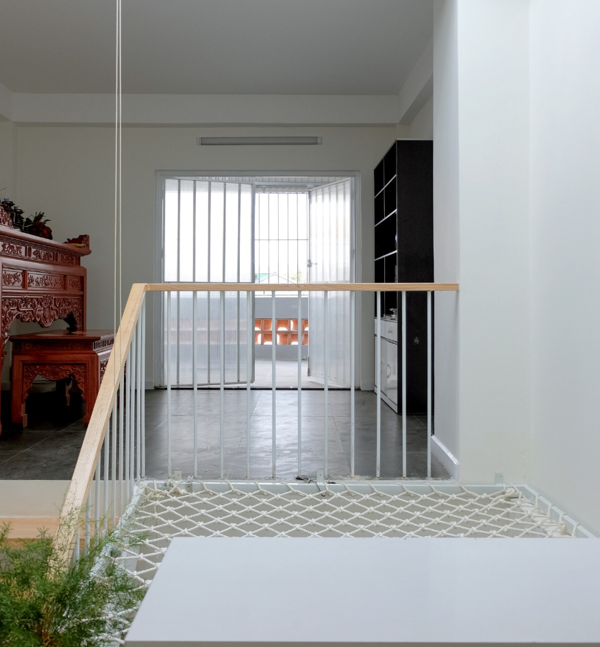 Sức mạnh của giếng trời và kiến trúc lệch tầng trong ngôi nhà 63m2 cho gia đình 3 thế hệ tại Hà Nội- Ảnh 12. Sức mạnh của giếng trời và kiến trúc lệch tầng trong ngôi nhà 63m2 cho gia đình 3 thế hệ tại Hà Nội- Ảnh 12.