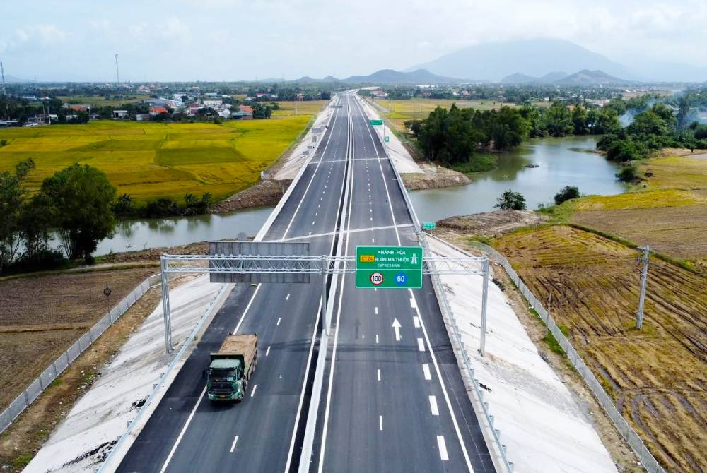 To&agrave;n bộ danh s&aacute;ch cao tốc đầu tư ph&acirc;n kỳ được đề nghị r&agrave; so&aacute;t, n&acirc;ng cấp- Ảnh 1.