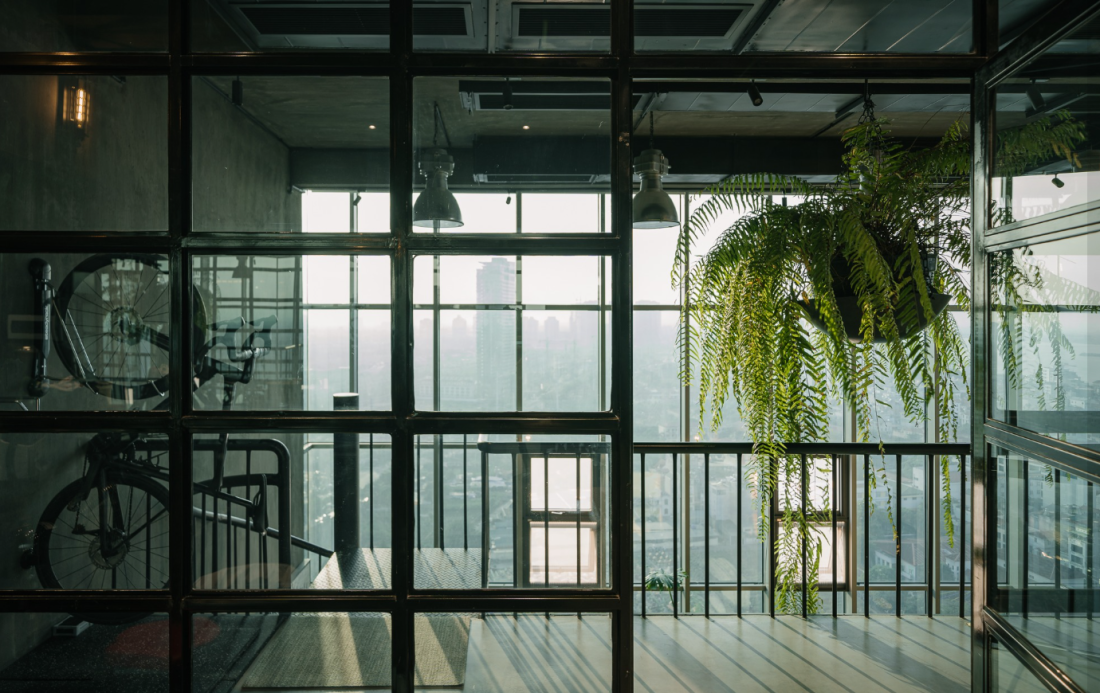 Cải tạo căn hộ th&ocirc;ng tầng H&agrave; Nội: Giải ph&aacute;p Industrial thuần h&oacute;a sức n&oacute;ng hướng T&acirc;y- Ảnh 13.