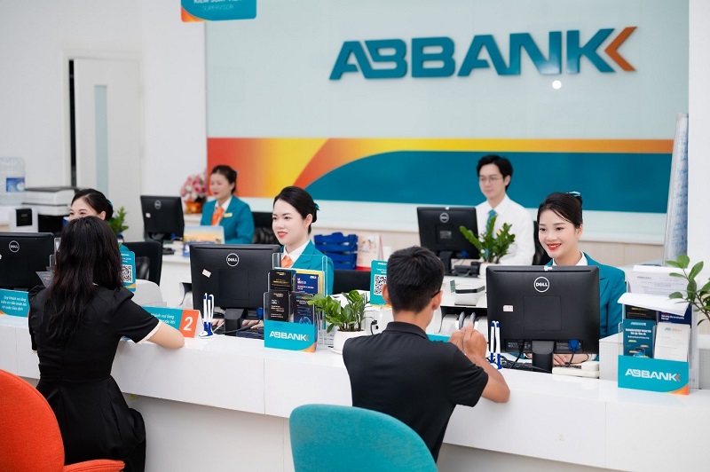 L&atilde;i ngh&igrave;n tỷ, nợ xấu giảm, ABBank vẫn đối mặt b&agrave;i to&aacute;n dự ph&ograve;ng v&agrave; nguồn thu phụ thuộc yếu tố bất thường- Ảnh 1.