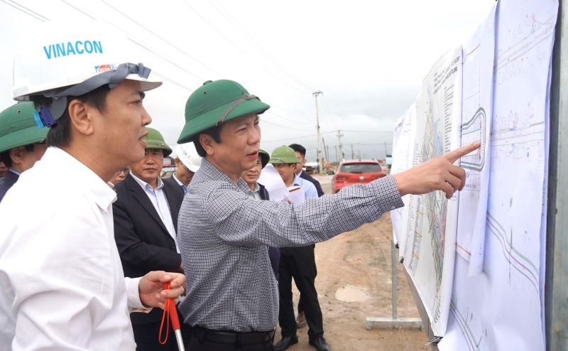 Cập nhật tiến độ triển khai dự &aacute;n Quốc lộ 15D đoạn từ cảng Mỹ Thủy đến cao tốc Cam Lộ - La Sơn- Ảnh 1.