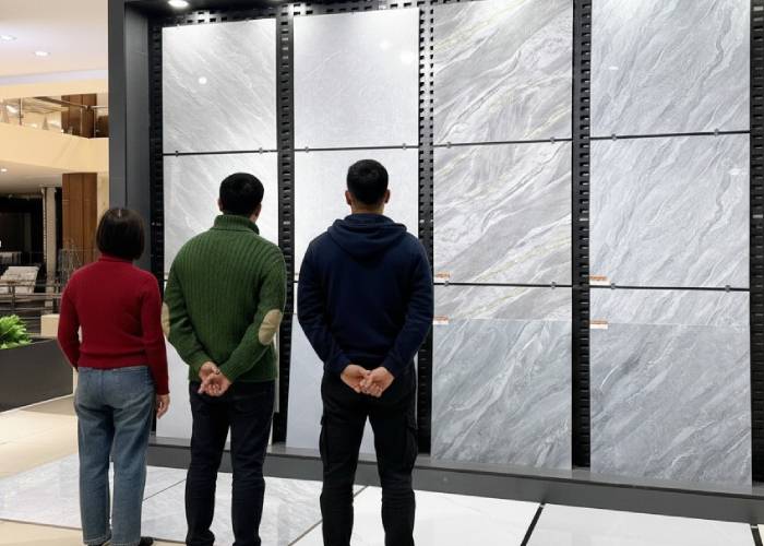 X&acirc;y nh&agrave; phố: Chọn gạch l&aacute;t nền thế n&agrave;o để kh&ocirc;ng tốn th&ecirc;m tiền về sau?- Ảnh 1.