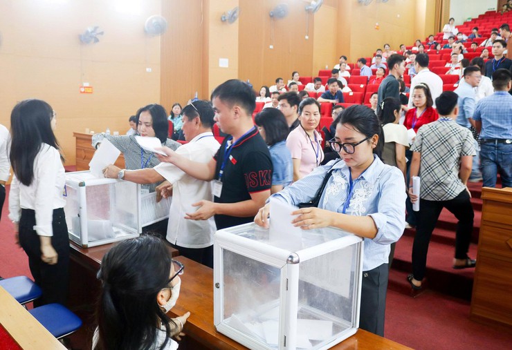 Đấu gi&aacute; đất Quốc Oai s&ocirc;i động: L&ocirc; cao nhất hơn 125 triệu đồng/m2- Ảnh 1.