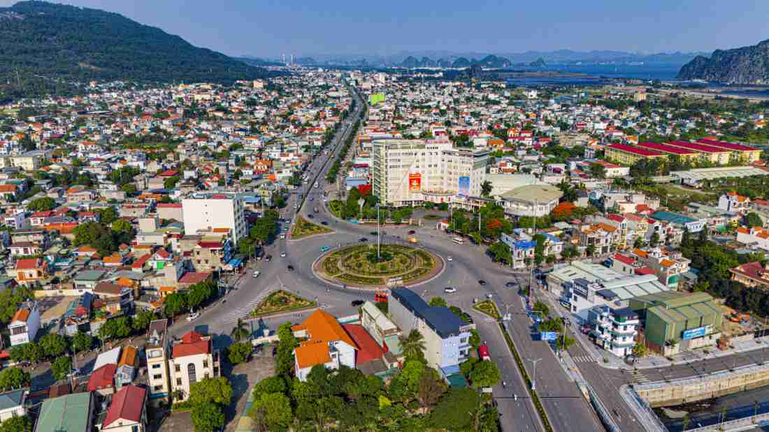 Quảng Ninh c&ocirc;ng nhận 3 khu vực đ&ocirc; thị loại II v&agrave; loại III- Ảnh 1.