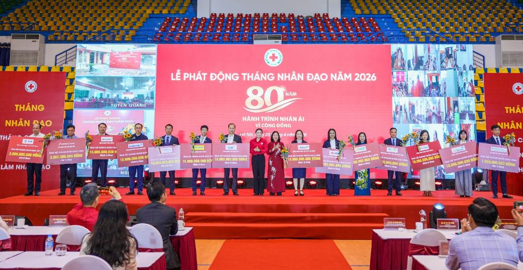 EximBank trao tặng 10 tỉ đồng hưởng ứng Th&aacute;ng Nh&acirc;n đạo năm 2026- Ảnh 1.