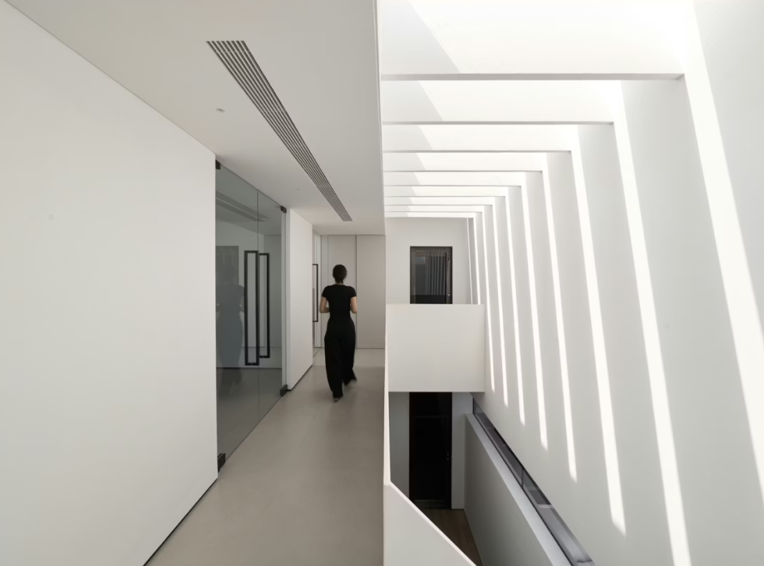 Biệt thự TP.HCM ấn tượng với khối b&ecirc; t&ocirc;ng th&ocirc; mộc bao bọc kh&ocirc;ng gian sống hiện đại- Ảnh 14.