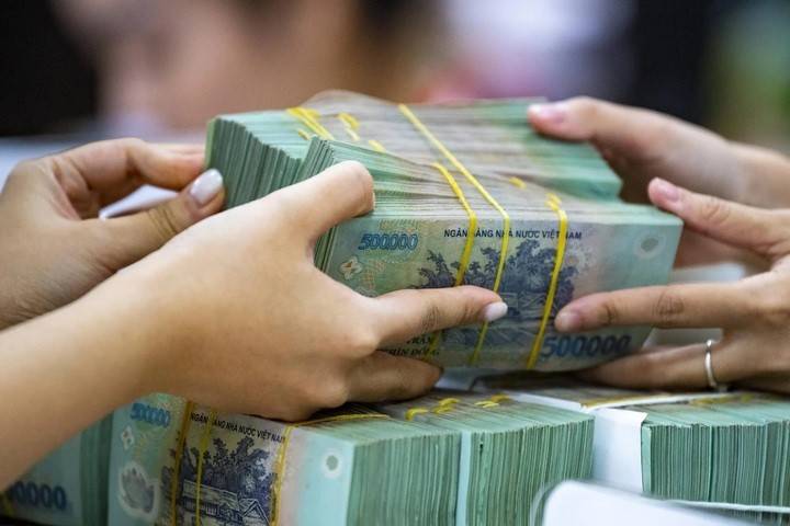 L&atilde;i suất cho vay b&igrave;nh qu&acirc;n tăng 1,7% chỉ sau chưa đầy một năm: Thời kỳ &ldquo;tiền rẻ&rdquo; của ng&acirc;n h&agrave;ng dần kh&eacute;p lại- Ảnh 1.