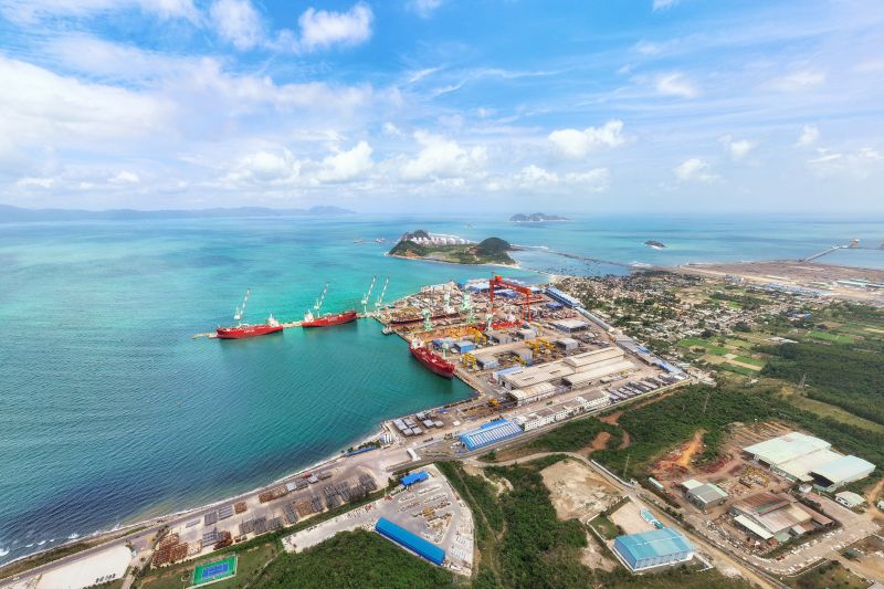 Dòng vốn đầu tư lớn sẽ đổ vào Khu kinh tế Vân Phong, khu công nghiệp tại Khánh Hòa trong năm 2026?- Ảnh 1. Dòng vốn đầu tư lớn sẽ đổ vào Khu kinh tế Vân Phong, khu công nghiệp tại Khánh Hòa trong năm 2026?- Ảnh 1.