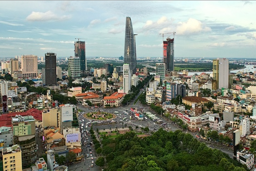 Bất động sản 24h: TP.HCM sắp đưa 23 xã lên phường, miền Tây đón 2 cao tốc mới và đề xuất cầu vượt biển 17,8km- Ảnh 1. Bất động sản 24h: TP.HCM sắp đưa 23 xã lên phường, miền Tây đón 2 cao tốc mới và đề xuất cầu vượt biển 17,8km- Ảnh 1.
