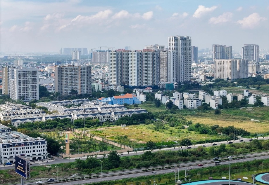 Tin vui lớn cho h&agrave;ng trăm dự &aacute;n tại TP.HCM sau động th&aacute;i mới của th&agrave;nh phố- Ảnh 1.