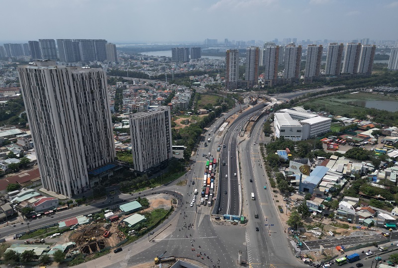 Gi&aacute; căn hộ khu trung t&acirc;m TP.HCM lập đỉnh, d&ograve;ng tiền ra v&ugrave;ng ven- Ảnh 1.