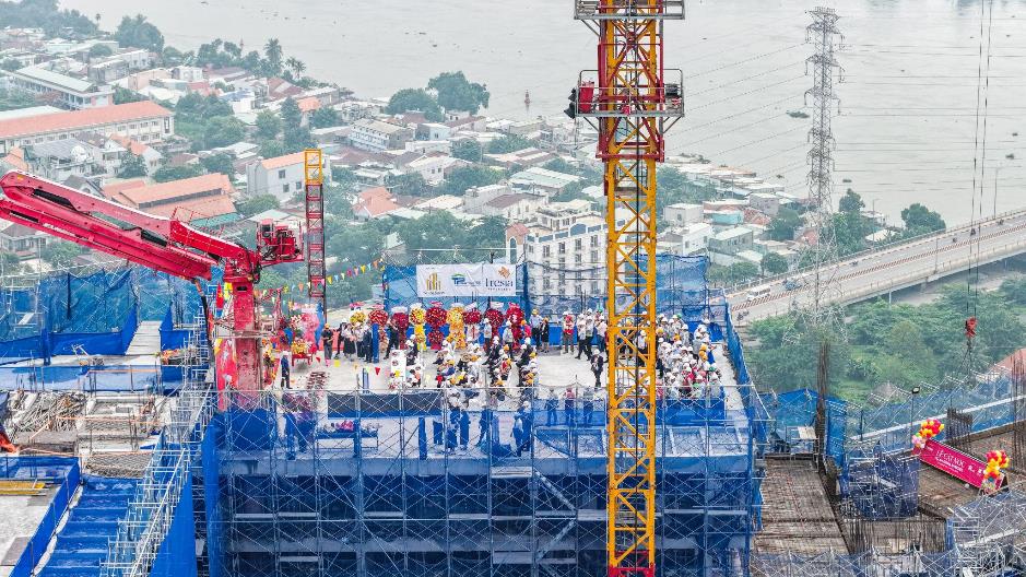 Đ&oacute;n s&oacute;ng đ&ocirc; thị ph&iacute;a Đ&ocirc;ng: Căn hộ ven s&ocirc;ng Fresia Riverside đ&atilde; cất n&oacute;c sau 542 ng&agrave;y thi c&ocirc;ng- Ảnh 1.