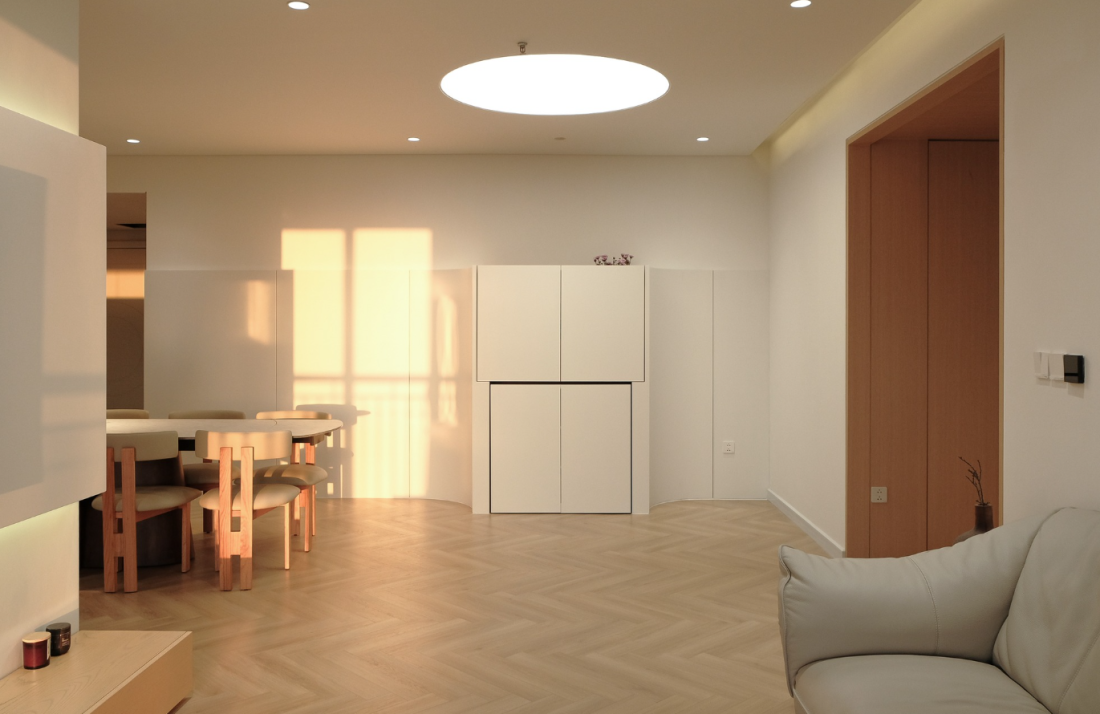 Căn hộ 130m&sup2; ở H&agrave; Nội đ&oacute;ng cửa 24/7 vẫn ngập oxy tươi bảo vệ ba thế hệ- Ảnh 1.