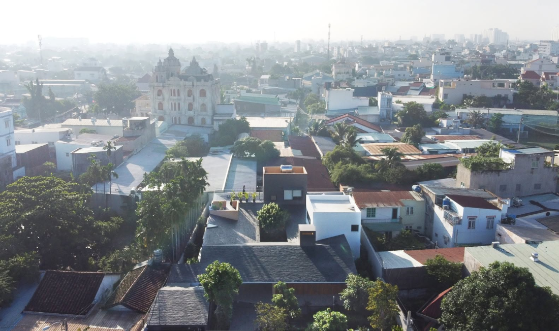 Ngôi nhà vườn Hóc Môn sở hữu chiếc nam châm gắn kết đại gia đình ba thế hệ- Ảnh 1. Ngôi nhà vườn Hóc Môn sở hữu chiếc nam châm gắn kết đại gia đình ba thế hệ- Ảnh 1.