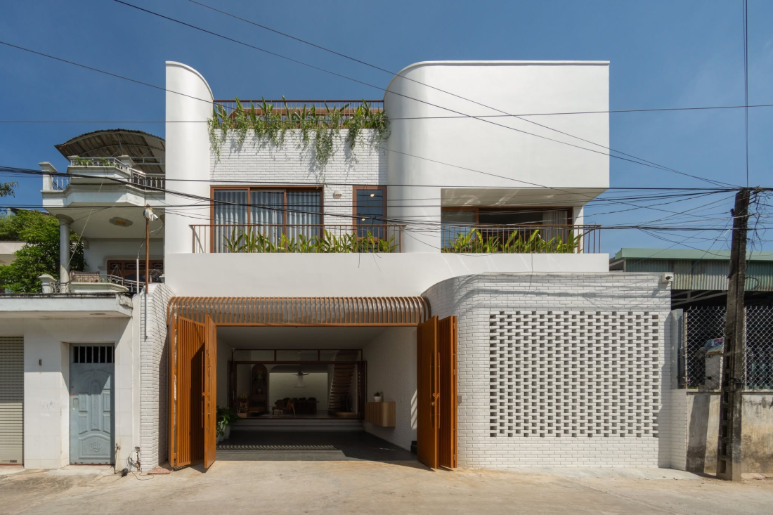 Khi thang bay nghệ thuật hóa giải thế đất xéo khó nhằn của ngôi nhà 3 tầng tại Đồng Nai- Ảnh 1. Khi thang bay nghệ thuật hóa giải thế đất xéo khó nhằn của ngôi nhà 3 tầng tại Đồng Nai- Ảnh 1.
