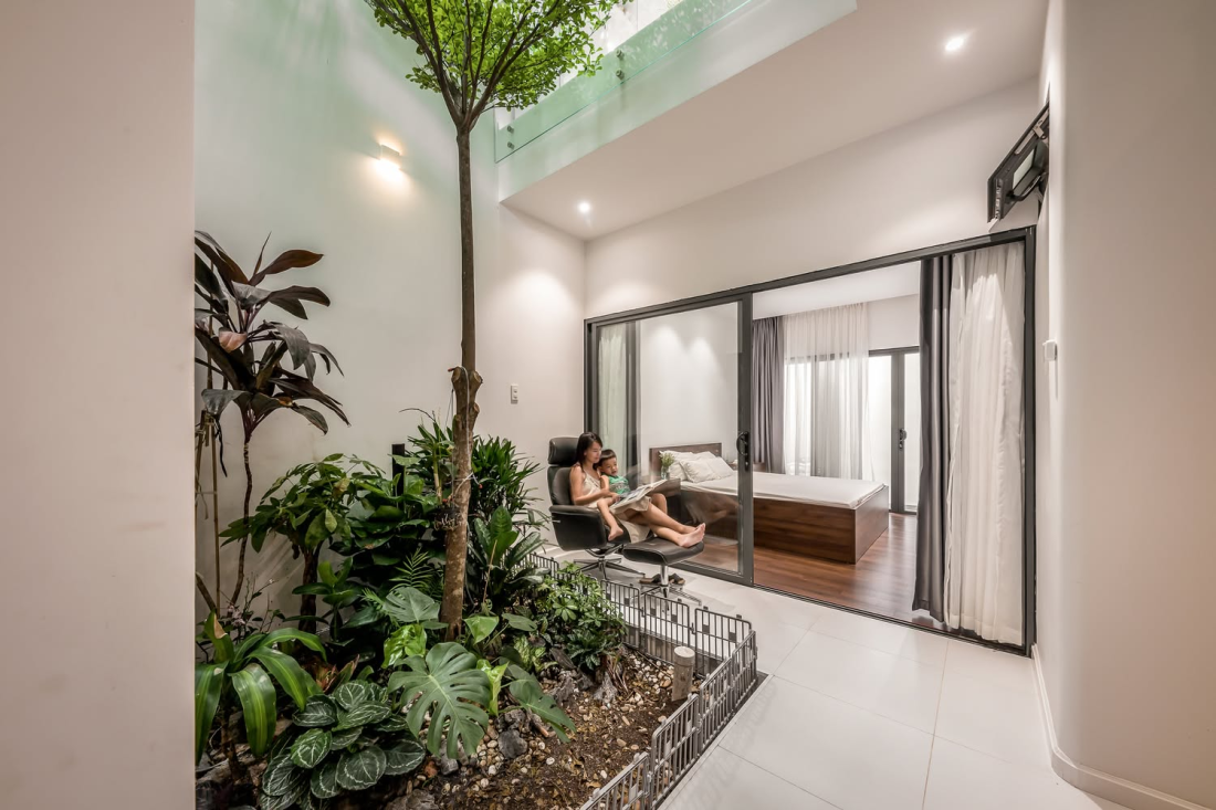 Nhà ống 3 tầng hóa giải sự ngột ngạt nhờ lõi thông tầng và thông gió xuyên phòng- Ảnh 9.
