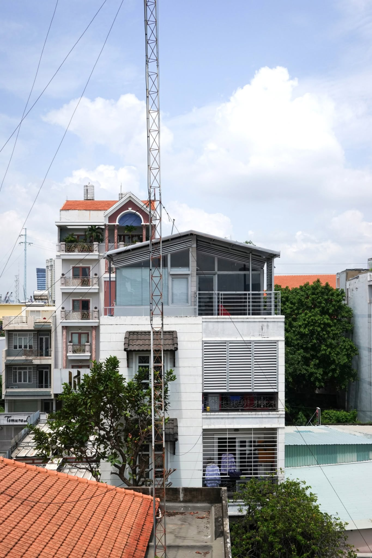 Nh&agrave; nhỏ TP.HCM: Nới rộng văn ph&ograve;ng ki&ecirc;m nơi ở tr&ecirc;n s&acirc;n thượng bằng kết cấu si&ecirc;u nhẹ- Ảnh 2.