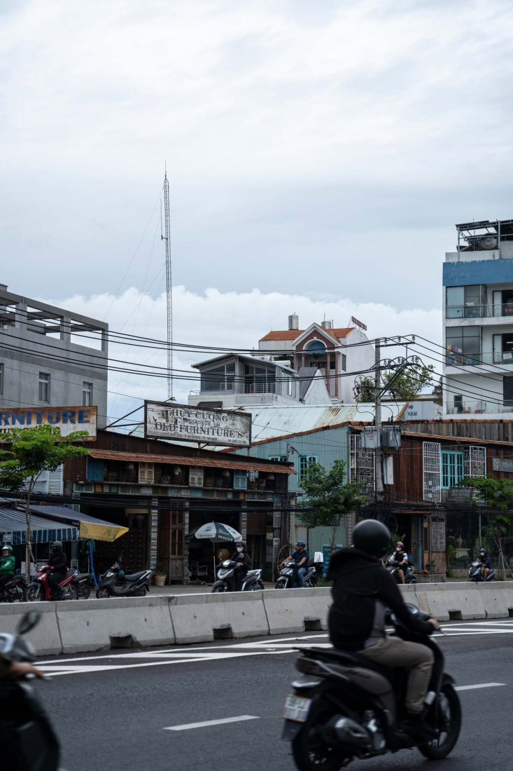 Nh&agrave; nhỏ TP.HCM: Nới rộng văn ph&ograve;ng ki&ecirc;m nơi ở tr&ecirc;n s&acirc;n thượng bằng kết cấu si&ecirc;u nhẹ- Ảnh 3.
