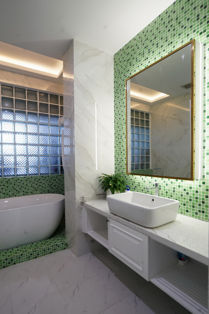 Gạch k&iacute;nh cản nắng hướng T&acirc;y cho nh&agrave; ống Đ&agrave; Nẵng đậm chất Indochine- Ảnh 10.