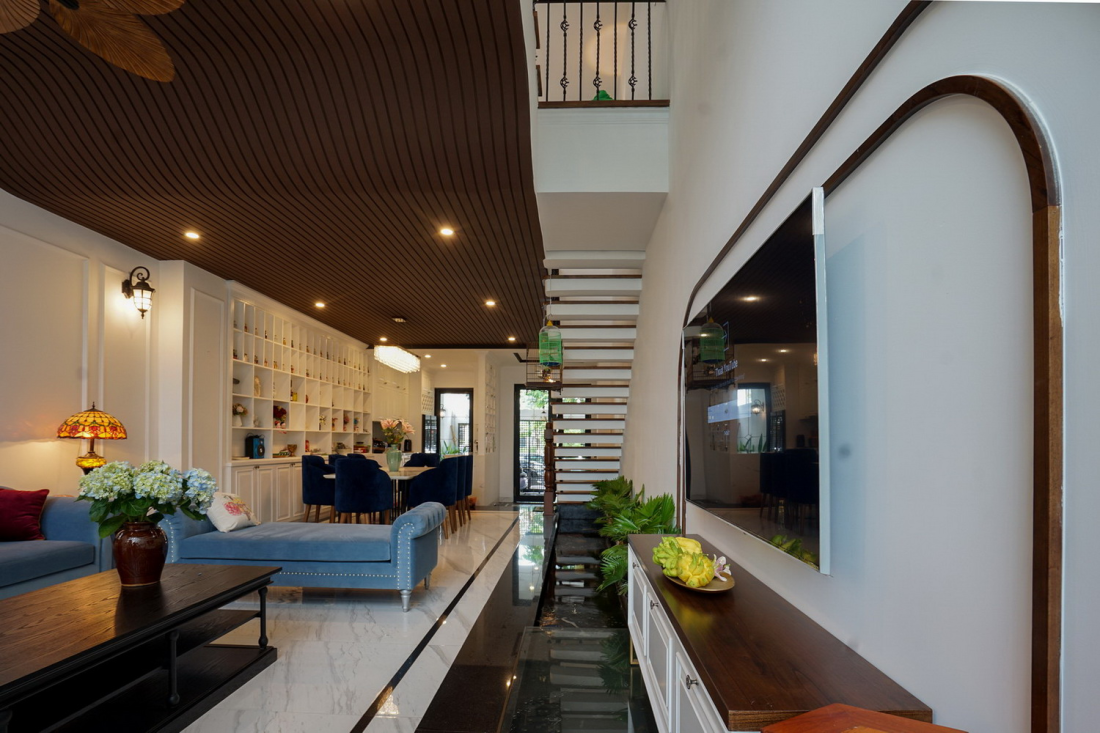 Gạch k&iacute;nh cản nắng hướng T&acirc;y cho nh&agrave; ống Đ&agrave; Nẵng đậm chất Indochine- Ảnh 4.