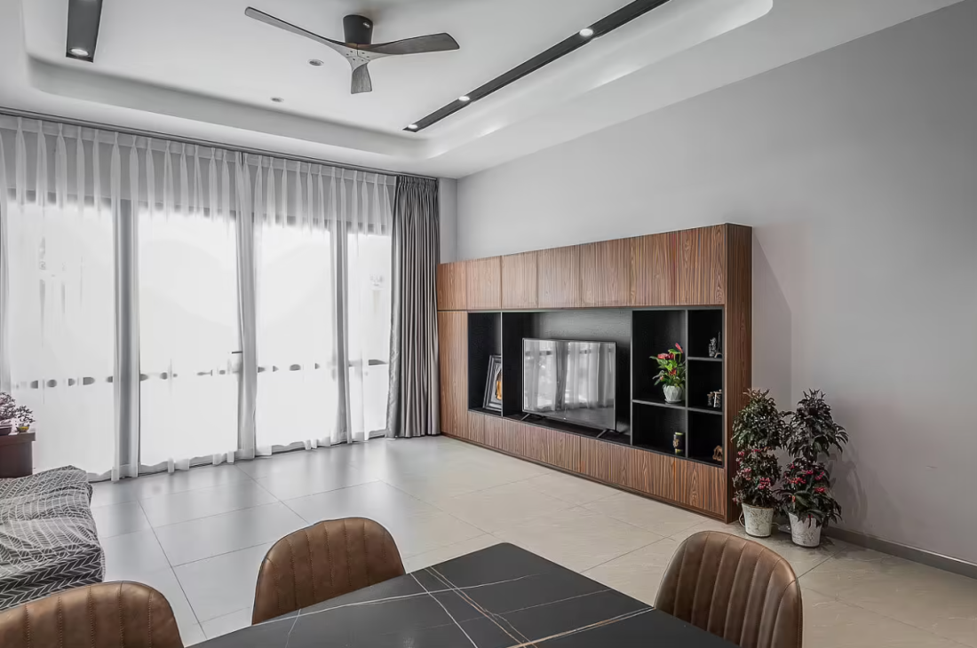 Cải tạo nhà 3 tầng TP.HCM: Cấu trúc giếng trời và cầu thang thép thay thế lối đi cũ- Ảnh 2.