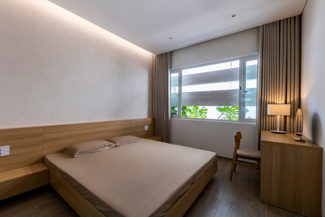 Nhà 4 tầng trong hẻm TPHCM: Lớp rèm bê tông xanh chắn ồn hiệu quả- Ảnh 11.