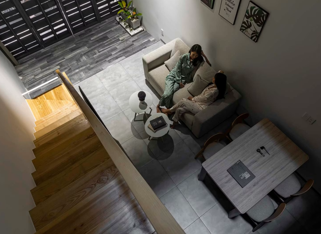 Nhà 4 tầng trong hẻm TPHCM: Lớp rèm bê tông xanh chắn ồn hiệu quả- Ảnh 5.