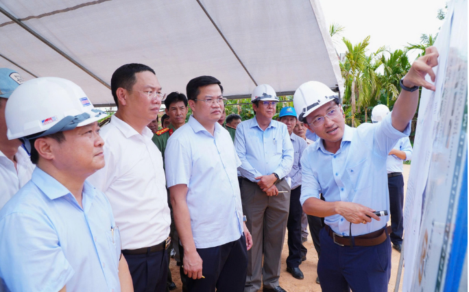 Quảng Ngãi tăng tốc 3 dự án giao thông trọng điểm, yêu cầu xử lý dứt điểm vướng mắc mặt bằng- Ảnh 1.