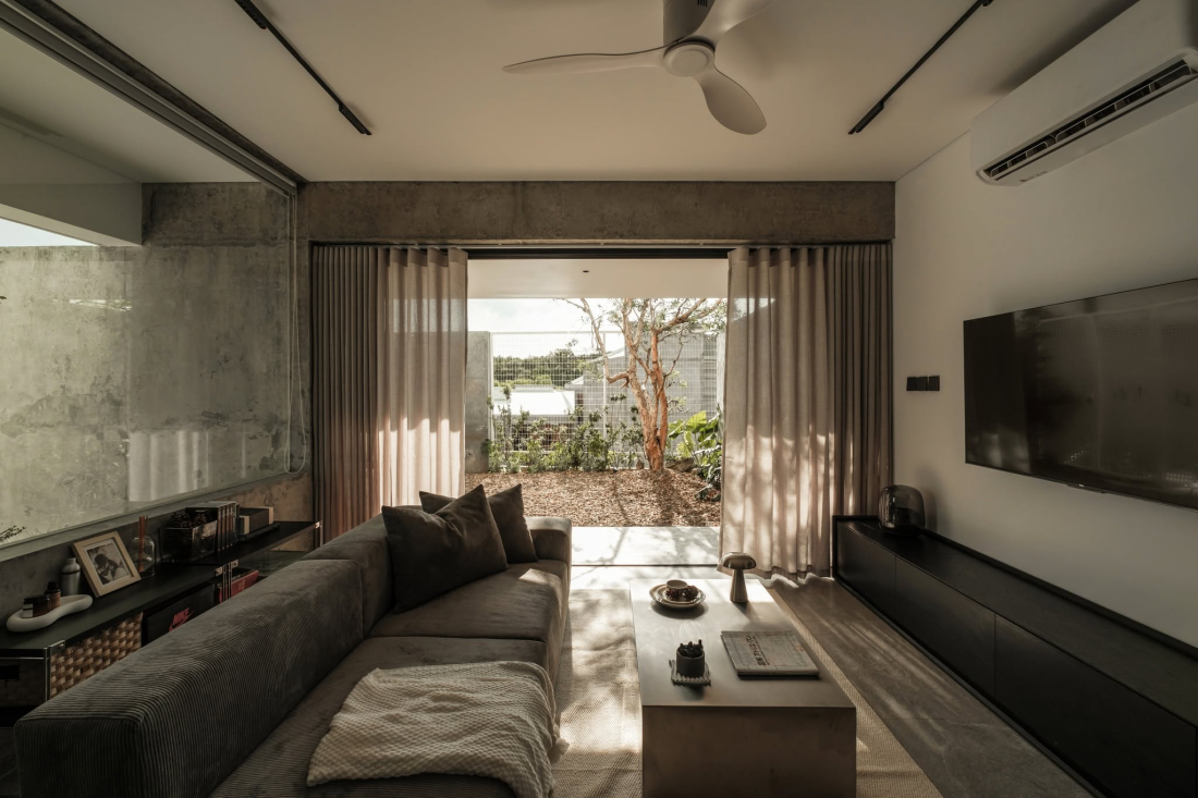 Nhà hướng Tây 102m² tại Huế: Lõi cầu thang mặt tiền và vật liệu bản địa làm mát tự nhiên- Ảnh 9.