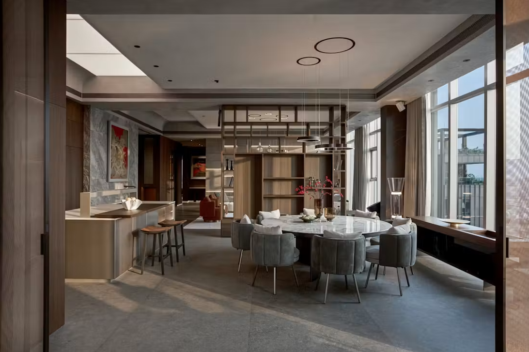Penthouse hướng sông Sài Gòn: Phong cách nghỉ dưỡng và sự chuyển tiếp không gian vô hình- Ảnh 2.