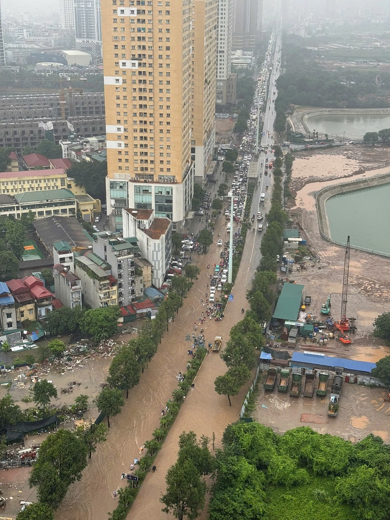 Hà Nội sau mưa lớn: Chọn nhà, nhìn cả khả năng thoát nước- Ảnh 1.