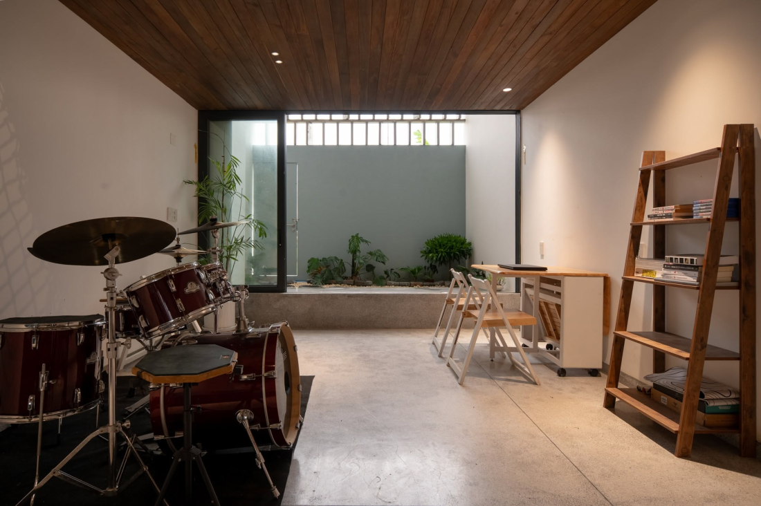 Cải tạo nh&agrave; ống hẹp 60m2 tại Huế Cấu tr&uacute;c da thở hai lớp chống nắng hướng T&acirc;y v&agrave; chống ngập- Ảnh 5.