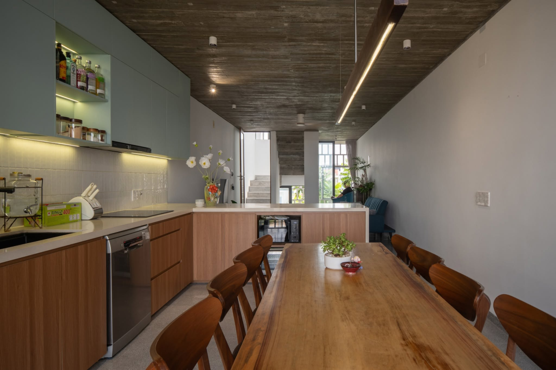 Cải tạo nh&agrave; ống hẹp 60m2 tại Huế Cấu tr&uacute;c da thở hai lớp chống nắng hướng T&acirc;y v&agrave; chống ngập- Ảnh 6.