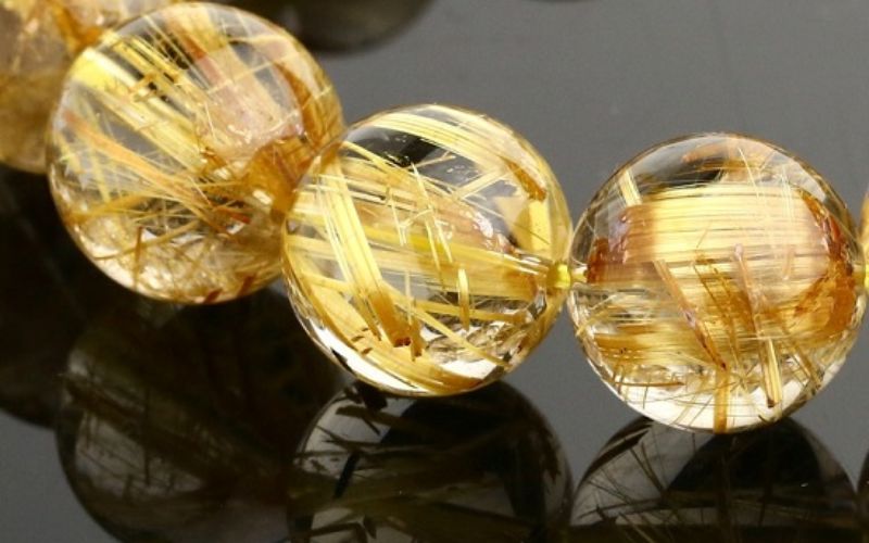 1. Đá thạch anh tóc vàng