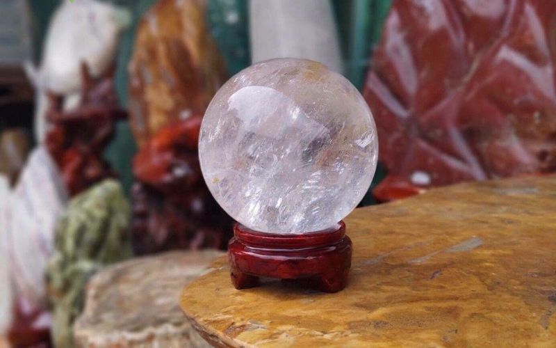 Quả cầu đá thạch anh trắng