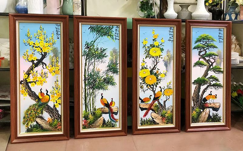 Tranh tùng, cúc, trúc, mai tượng trưng cho sự luân chuyển mang vẻ đẹp nền nã