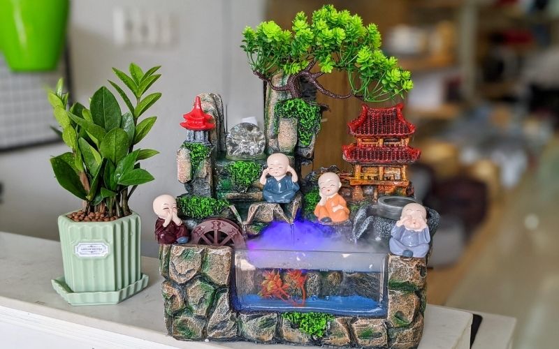 Thác nước phong thủy đặt phòng khách hợp với tuổi nào?