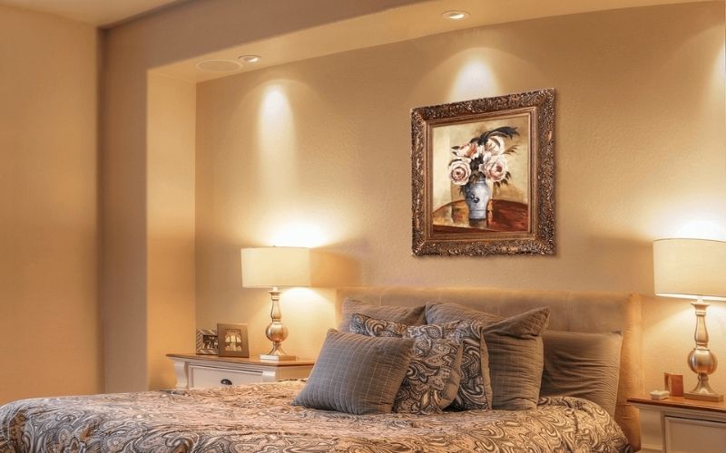 Tranh bình hoa nghệ thuật tạo nên không gian ấm cúng, cổ điển