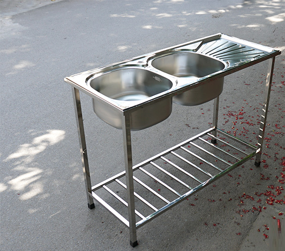 Mẫu chậu rửa chén inox có chân phổ biến trên thị trường