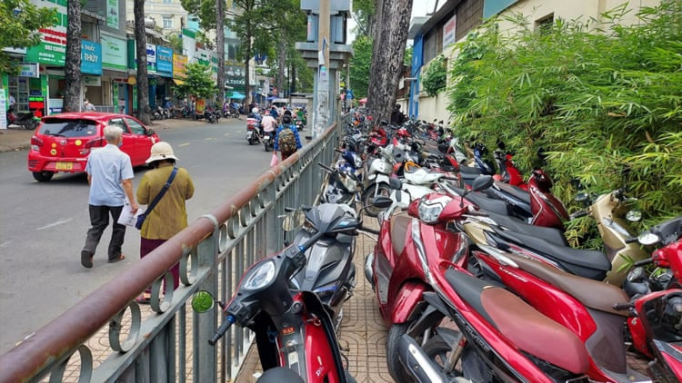 5 trường hợp được sử dụng tạm thời một phần vỉa hè không phải xin phép tại TP.HCM